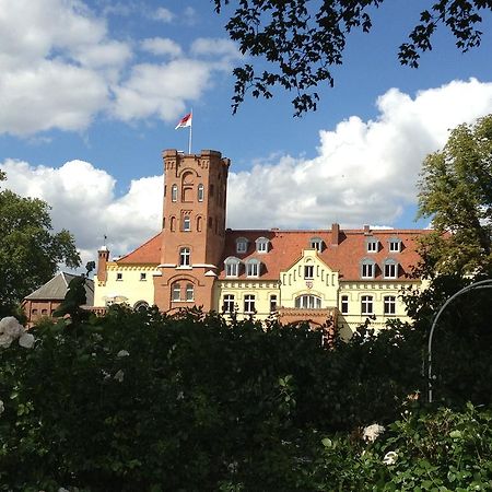 Schloss Lelkendorf - Fewo Parkblick Exterior photo