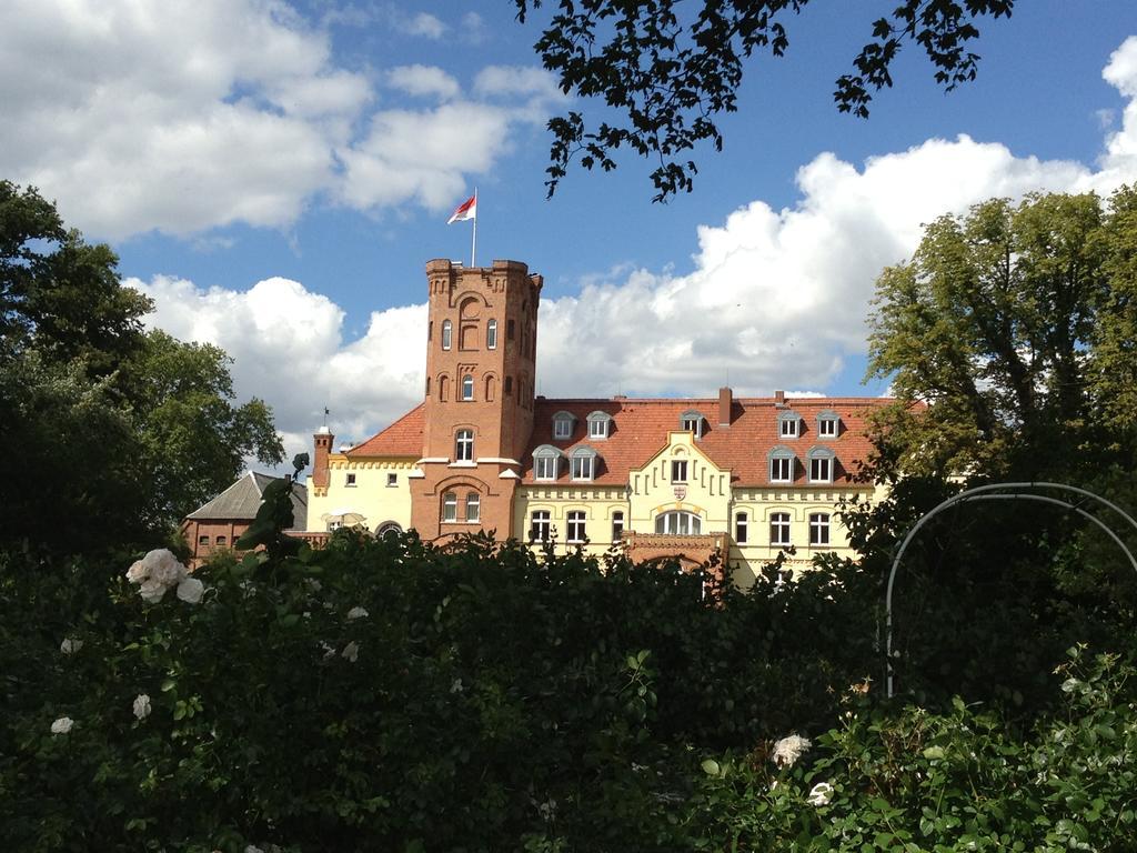 Schloss Lelkendorf - Fewo Parkblick Exterior photo