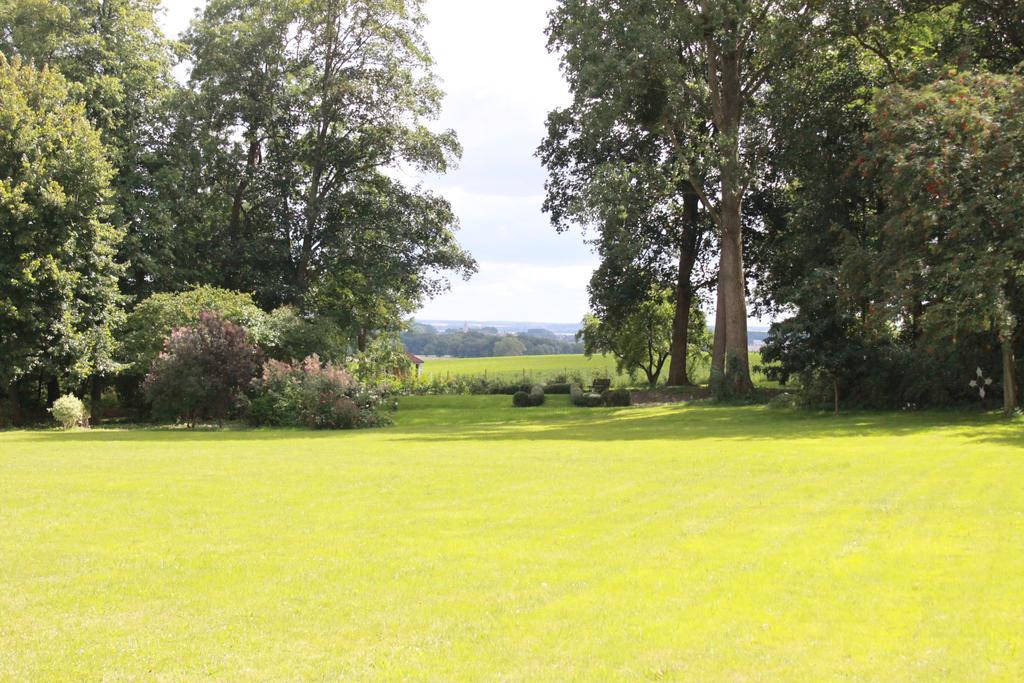 Schloss Lelkendorf - Fewo Parkblick Exterior photo