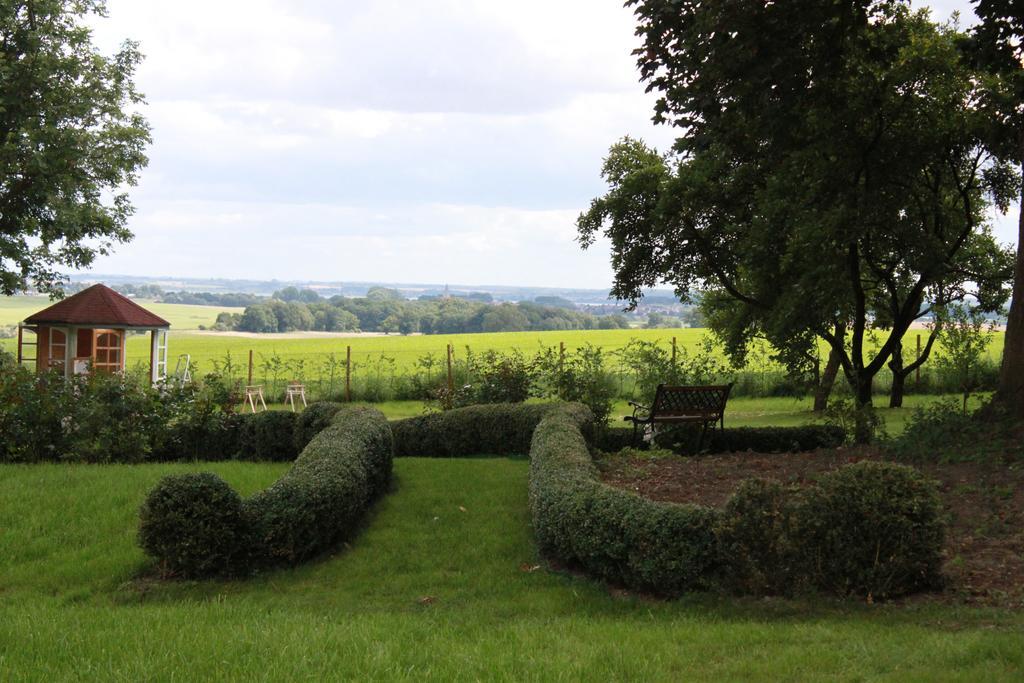 Schloss Lelkendorf - Fewo Parkblick Exterior photo